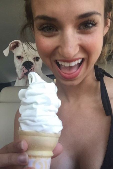 Selfie Fails By People Who Forgot To Look In The Background (30 pics)