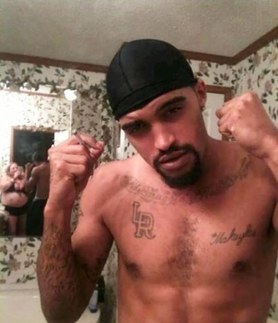 Selfie Fails By People Who Forgot To Look In The Background (30 pics)