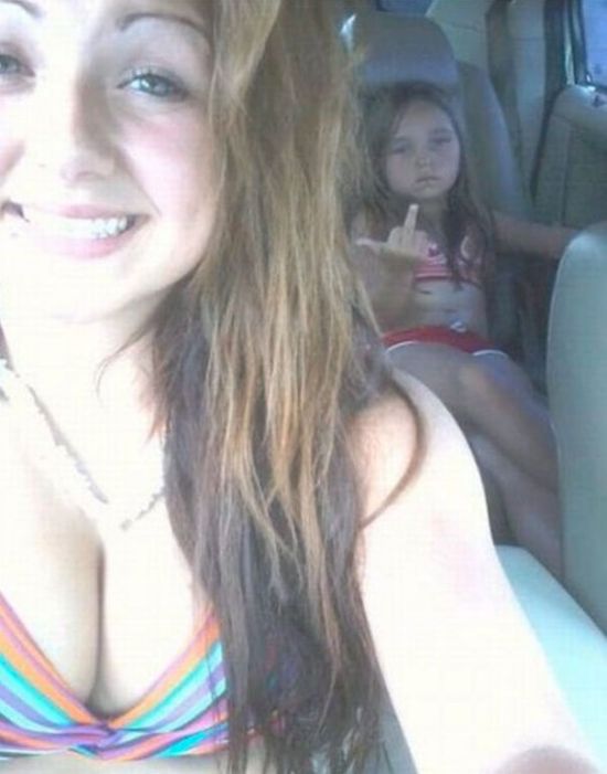 Selfie Fails By People Who Forgot To Look In The Background (30 pics)