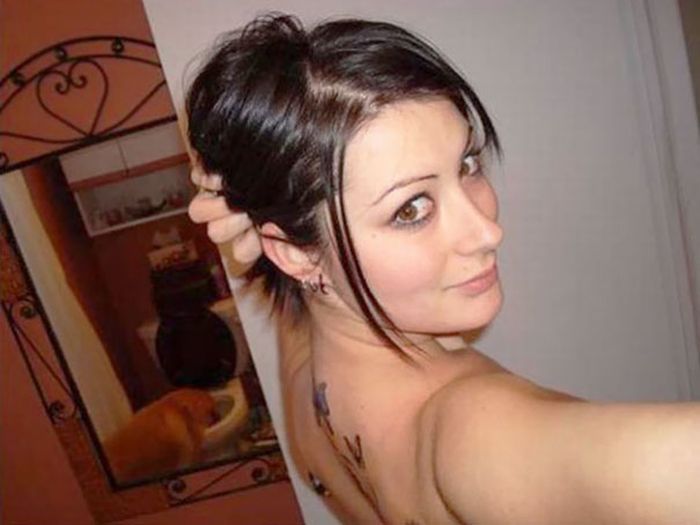 Selfie Fails By People Who Forgot To Look In The Background (30 pics)
