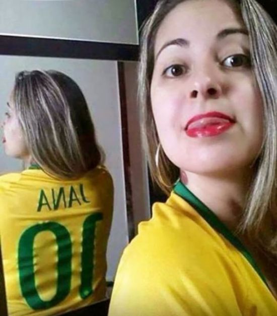 Selfie Fails By People Who Forgot To Look In The Background (30 pics)
