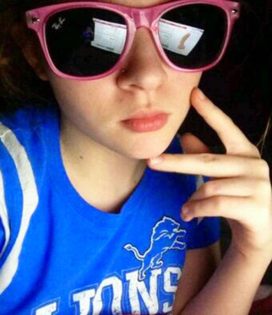 Selfie Fails By People Who Forgot To Look In The Background (30 pics)