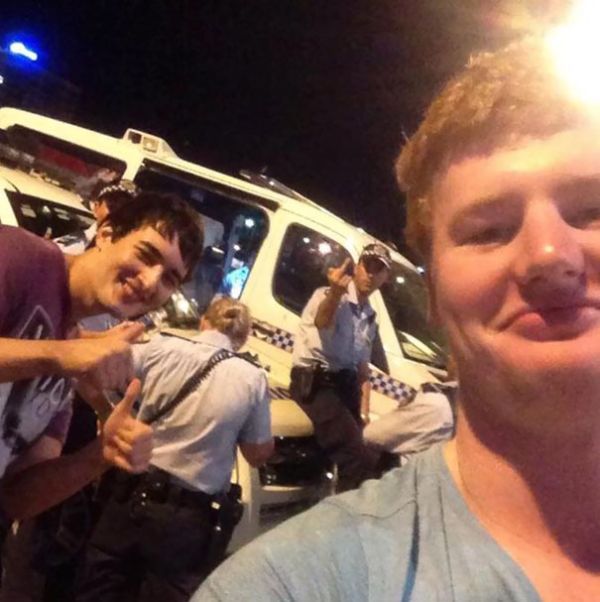 Selfie Fails By People Who Forgot To Look In The Background (30 pics)