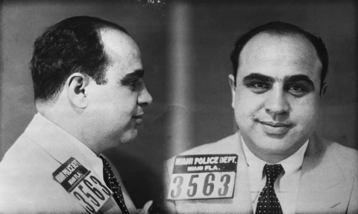 Historical Photos Of Gangsters In America (27 pics)