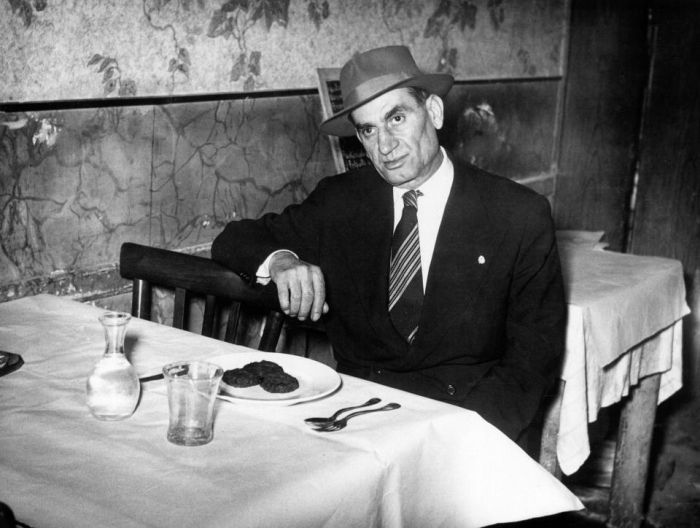 Historical Photos Of Gangsters In America (27 pics)