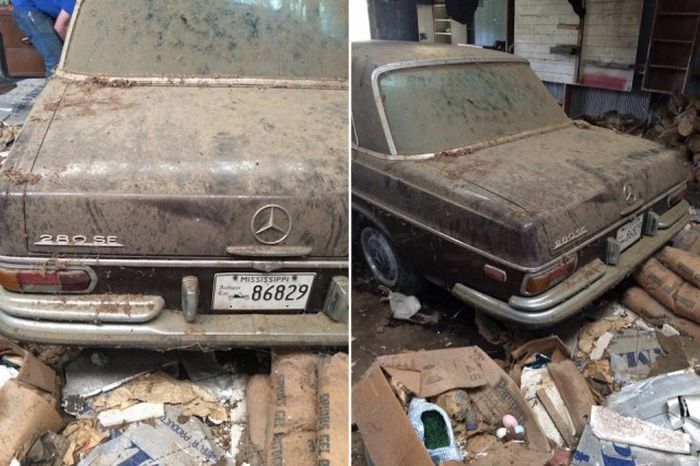 Untouched Mercedes-Benz Discovered In An Old Barn (8 pics)