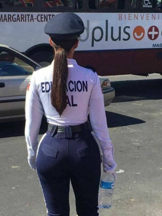 This Gorgeous Mexican Policewoman Could Engage In Some Hot Pursuits (8 pics)