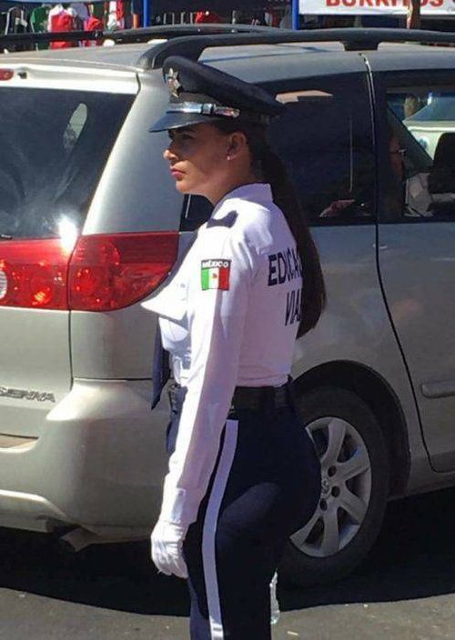 This Gorgeous Mexican Policewoman Could Engage In Some Hot Pursuits (8 pics)