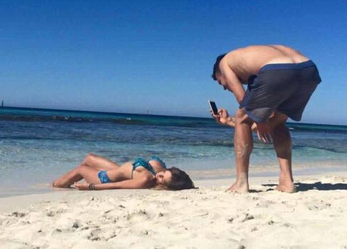 Men Reveal The Other Side Of Perfect Social Media Snaps (22 pics)
