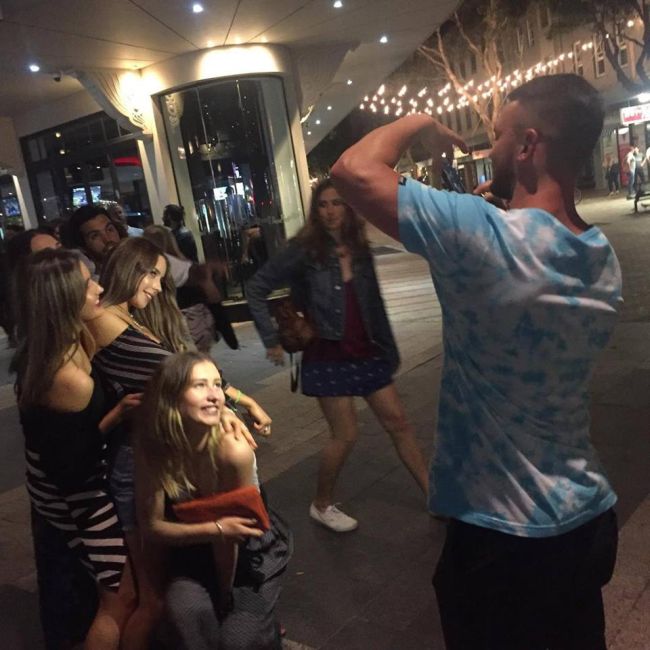 Men Reveal The Other Side Of Perfect Social Media Snaps (22 pics)