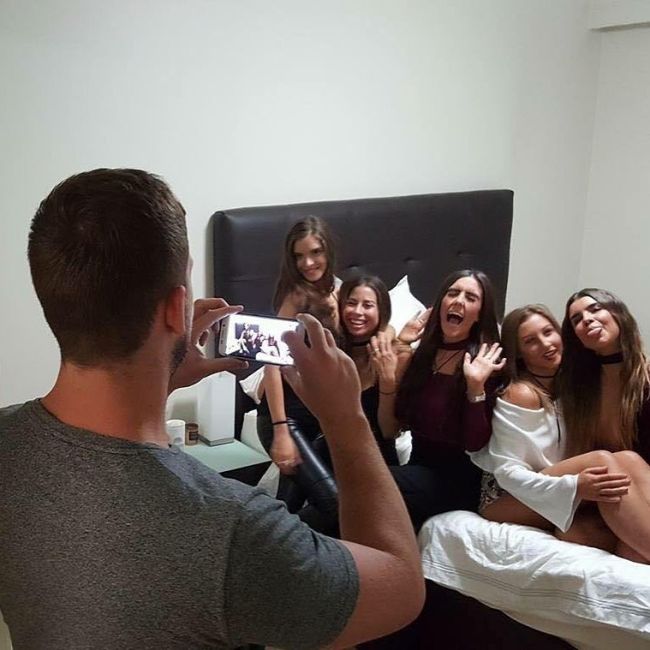 Men Reveal The Other Side Of Perfect Social Media Snaps (22 pics)