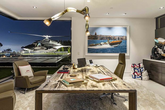 It's Time To Take A Look At The Most Expensive House In The United States (14 pics)