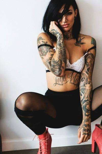 Hot And Hardcore Girls Who Love Tattoos (60 pics)