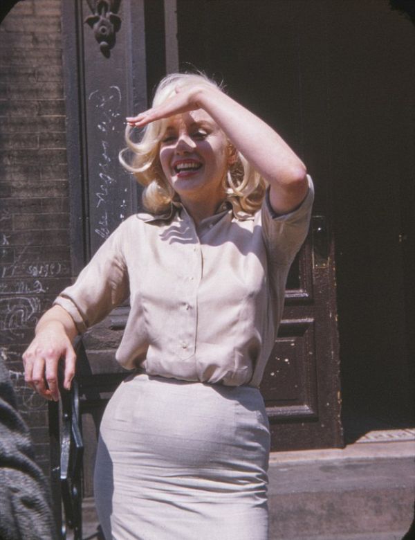 Vintage Photos Show A Pregnant Marilyn Monroe 4 Pics
