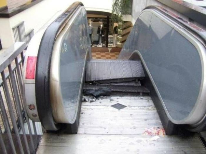 Escalators Really Are A Threat To Mankind (17 pics)