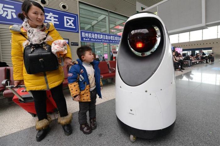 Robot Policeman On Duty In China (5 pics)