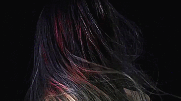 This New Hair Dye Turns Humans Into Chameleons (3 gifs)