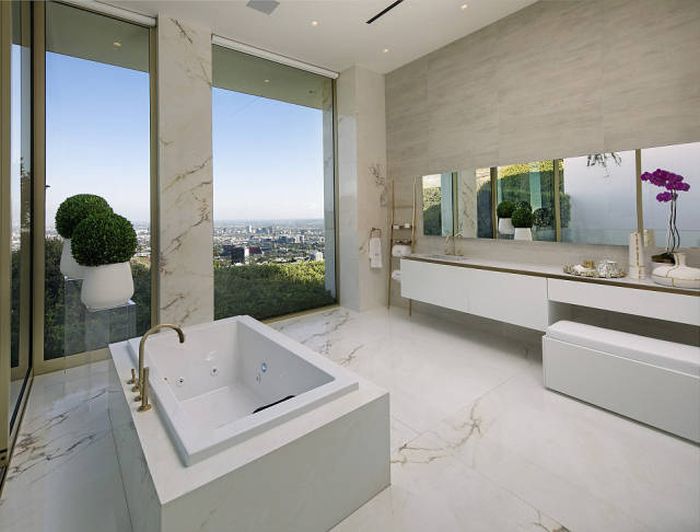 If You Have $100 Million This Beverly Hills Mansion Can Be Yours (22 pics)