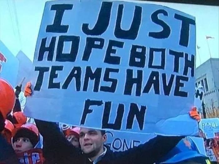 Hilarious Sports Signs Spotted At Games (19 pics)