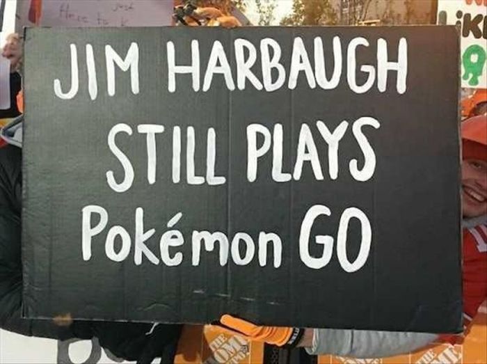 Hilarious Sports Signs Spotted At Games (19 pics)