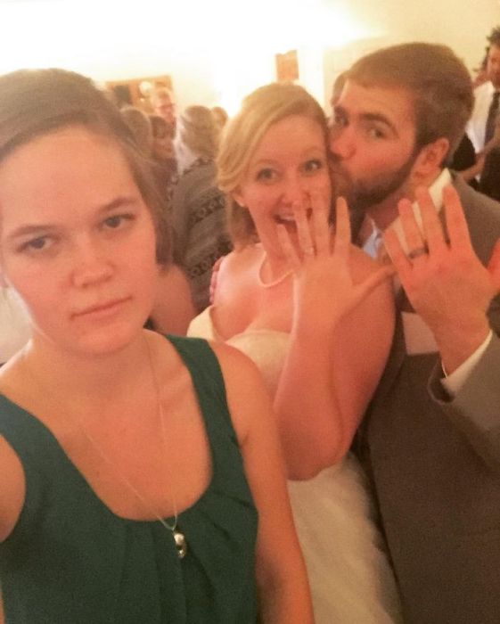 Girl Documents Her Life As The Third Wheel (12 pics)