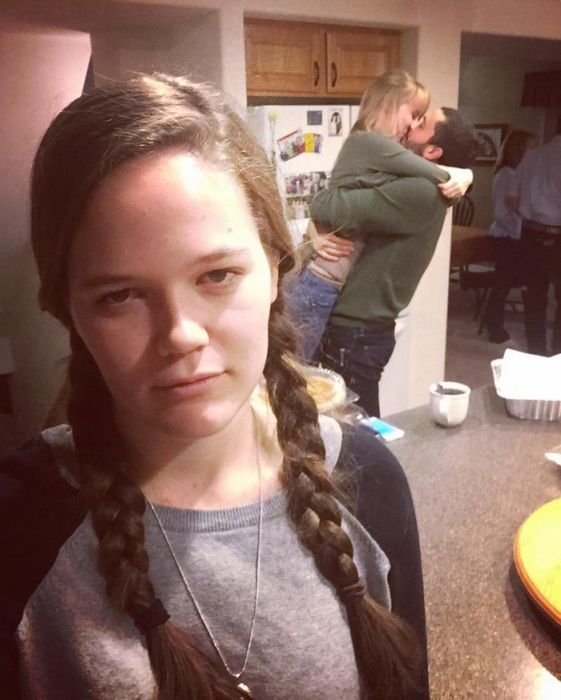 Girl Documents Her Life As The Third Wheel (12 pics)