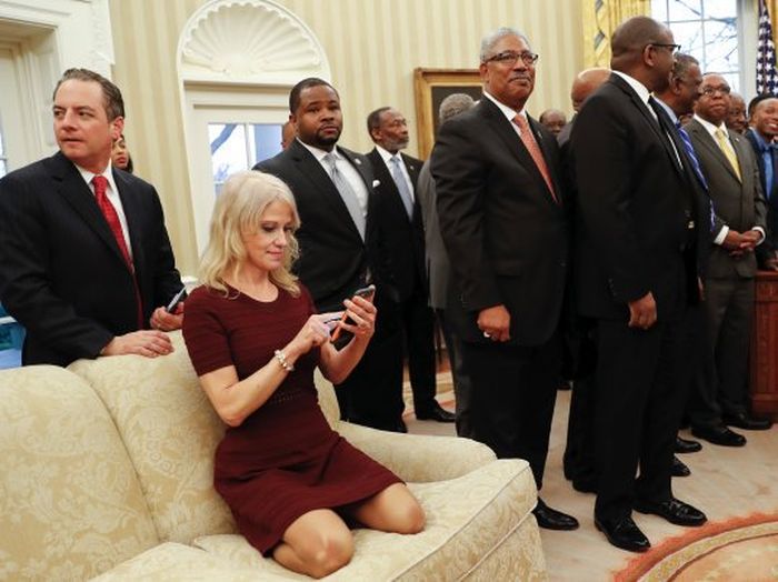 Kellyanne Conway Accused Of Disrespecting The Oval Office (3 pics)