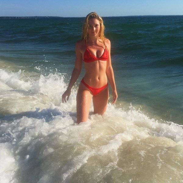 Shiny Wet Girls That Are Undeniably Sexy (47 pics)