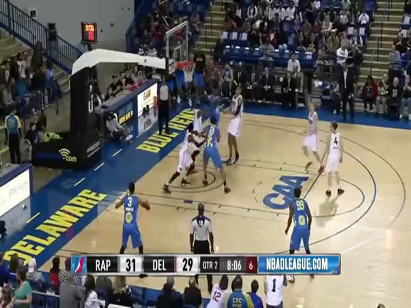 Nate Robinson Goes Literally Through The Legs