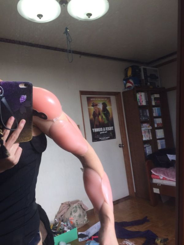 Cosplayer Uses Push Up Bras To Bring Their Creation To Life (6 pics)