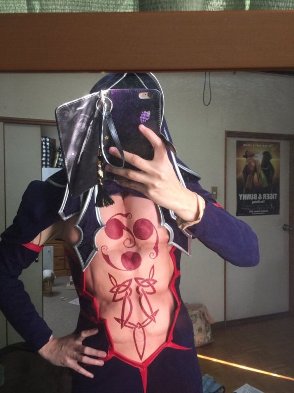 Cosplayer Uses Push Up Bras To Bring Their Creation To Life (6 pics)