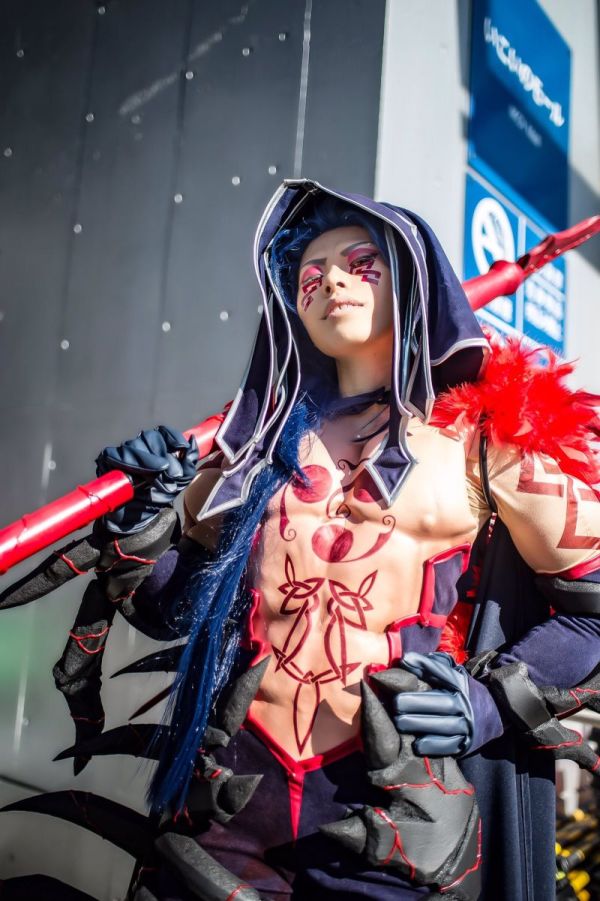 Cosplayer Uses Push Up Bras To Bring Their Creation To Life (6 pics)