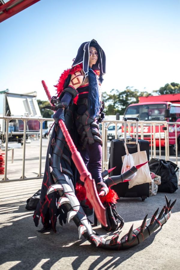 Cosplayer Uses Push Up Bras To Bring Their Creation To Life (6 pics)