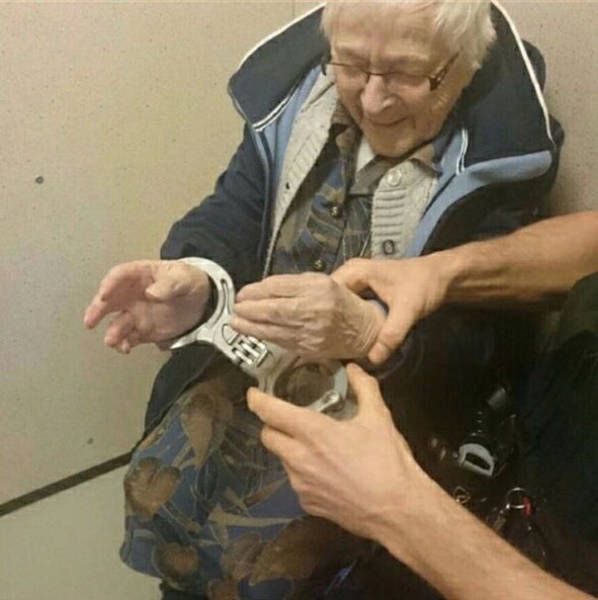 Elderly Woman Asks To Be Arrested At 99 Years Old (3 pics)