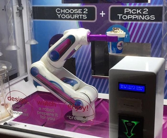 Ice Cream Serving Robot Makes Little Girl Cry (2 pics)