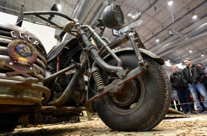 The World's Largest Motorcycle Has An Engine From A Soviet Tank (10 pics)