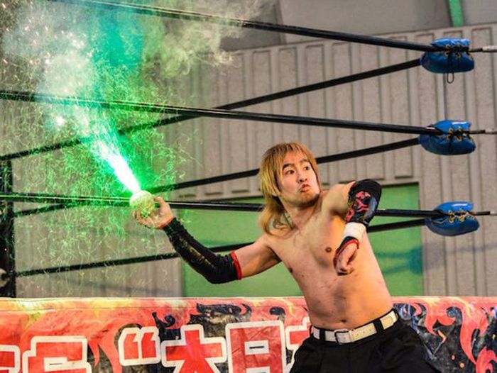 Japanese Wrestling Will Make Your Brain Hurt (26 pics)