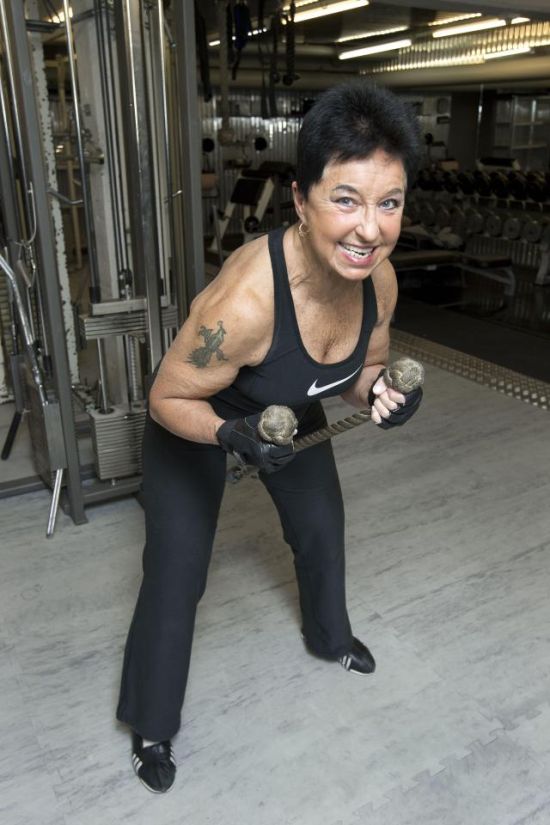 You'll Never Guess How Old This Female Weightlifter Is (5 pics)