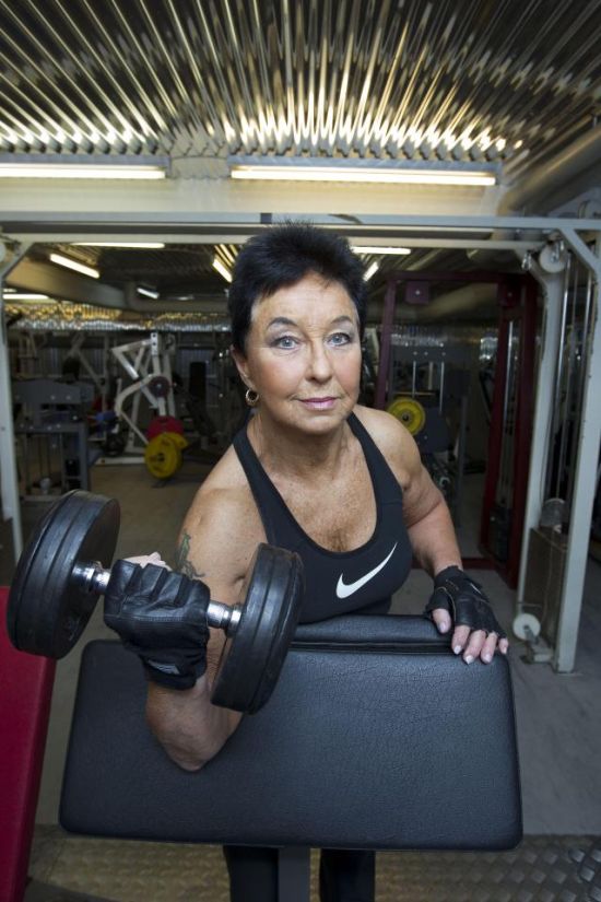 You'll Never Guess How Old This Female Weightlifter Is (5 pics)