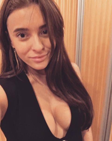 Busty Babes Really Know How To Make The Men Drool (60 pics)