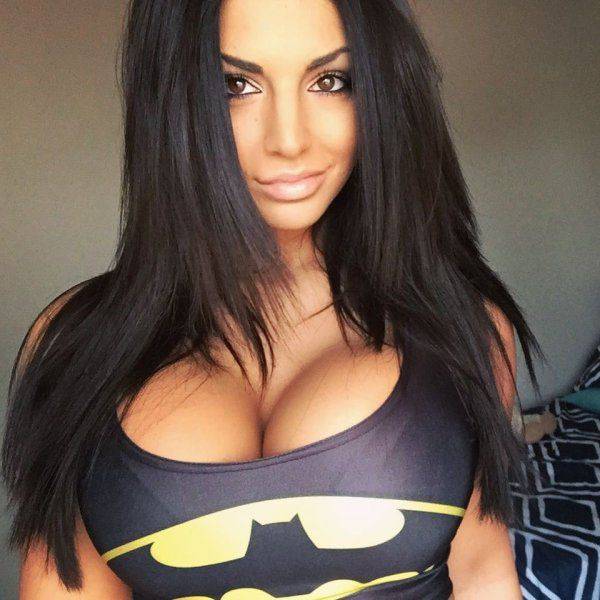 Busty Babes Really Know How To Make The Men Drool (60 pics)