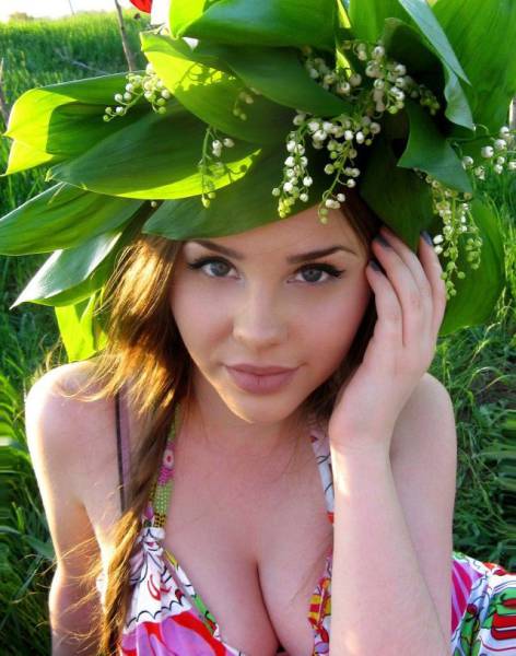 Busty Babes Really Know How To Make The Men Drool (60 pics)