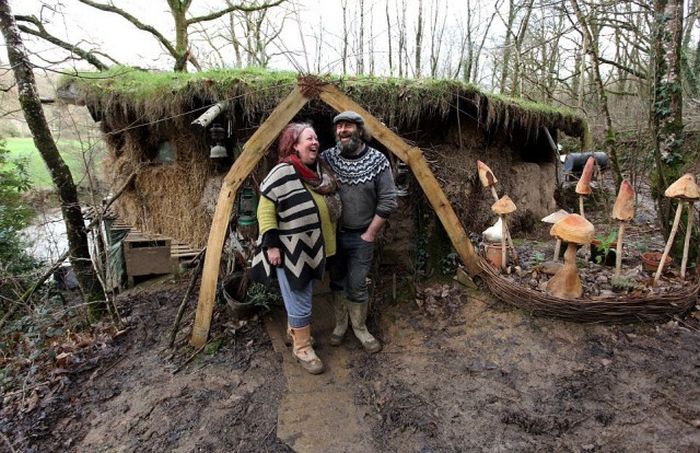 Couple Getting Kicked Out Of Their Forest Home (16 pics)