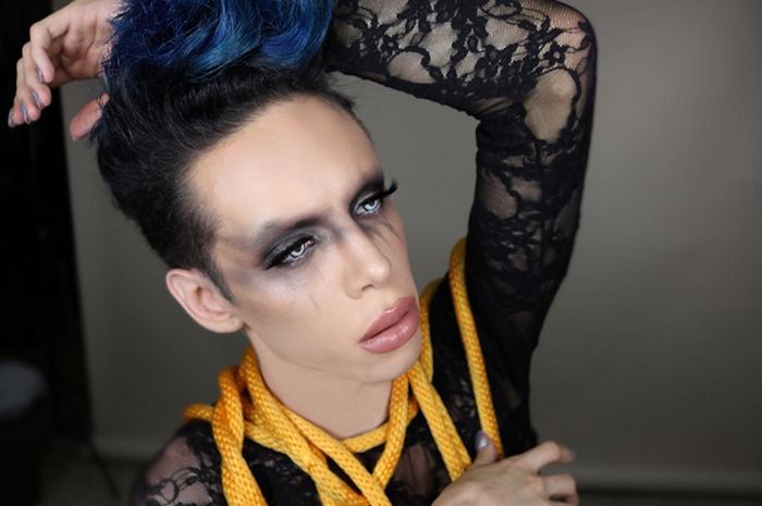 Man Spends Thousands On Plastic Surgery To Look Like A Genderless Alien (16 pics)