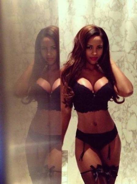 Nothing Hugs A Woman As Good As Lingerie Does (50 pics)