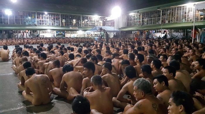 Photos Of Prisoners In The Philippines Sitting Naked Spark Outrage (3 pics)