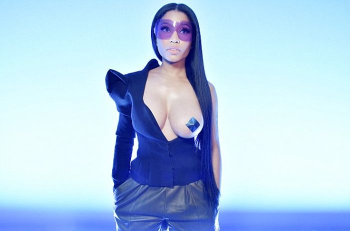 Nicki Minaj Wears Very Revealing Outfit To Paris Fashion Week (10 pics)