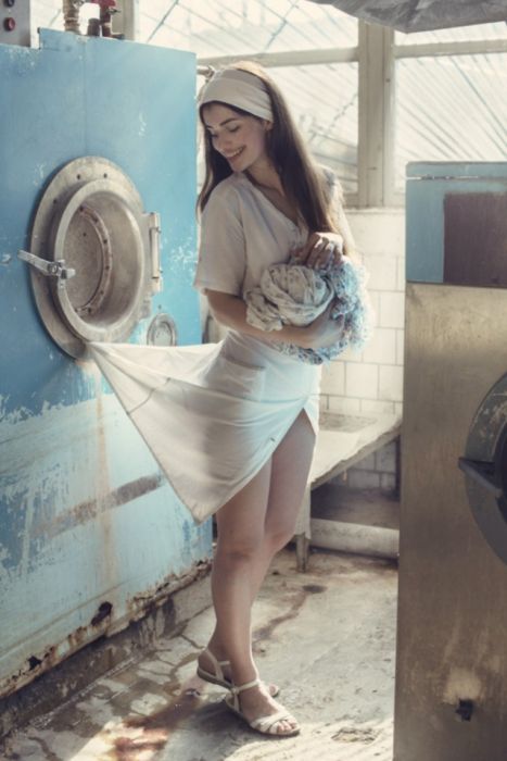 Hot And Steamy Girls Doing Laundry (7 pics)