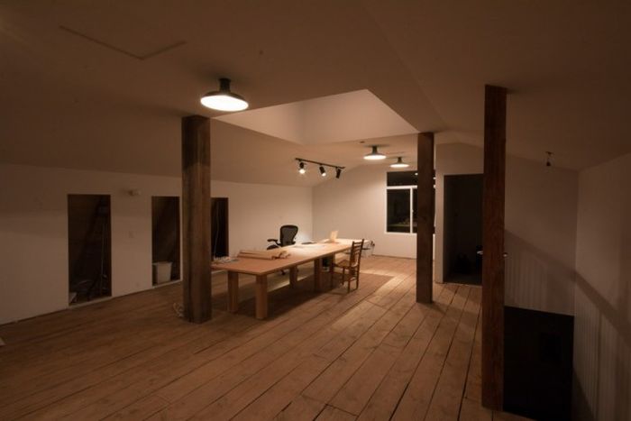 Guy Turns Old Barn Into An Impressive Office (41 pics)