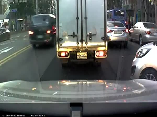 Impatient Driver Gets A Harsh Lesson About Pulling Out
